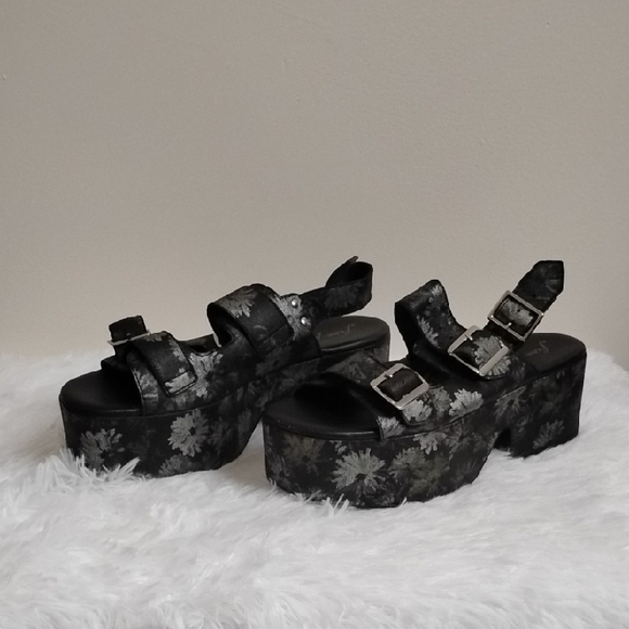 Free People Black Floral Chunky Platform Sandals Feminine Boho Whimsigoth - Picture 1 of 14